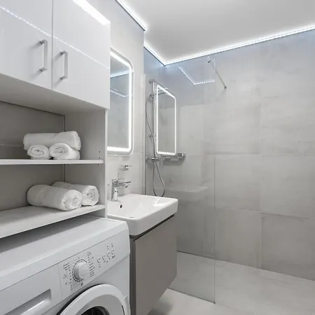 Brand New Modern - Workspace Balcony & Parking * 布拉迪斯拉发