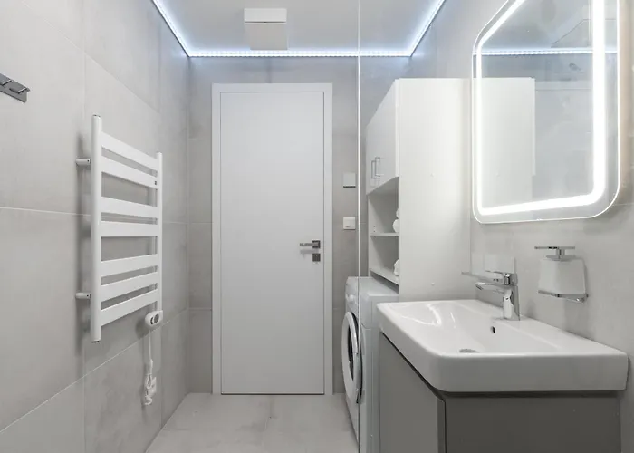 Brand New Modern - Workspace Balcony & Parking Apartament