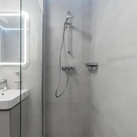 Apartment Brand New Modern - Workspace Balcony & Parking Pressburg