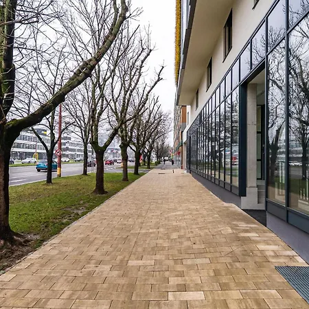 Brand New Modern - Workspace Balcony & Parking Apartment *
