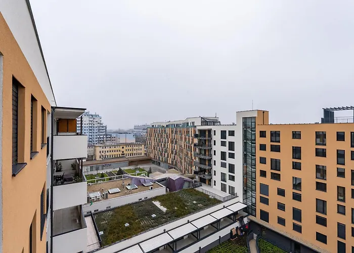 Apartmán Brand New Modern - Workspace Balcony & Parking